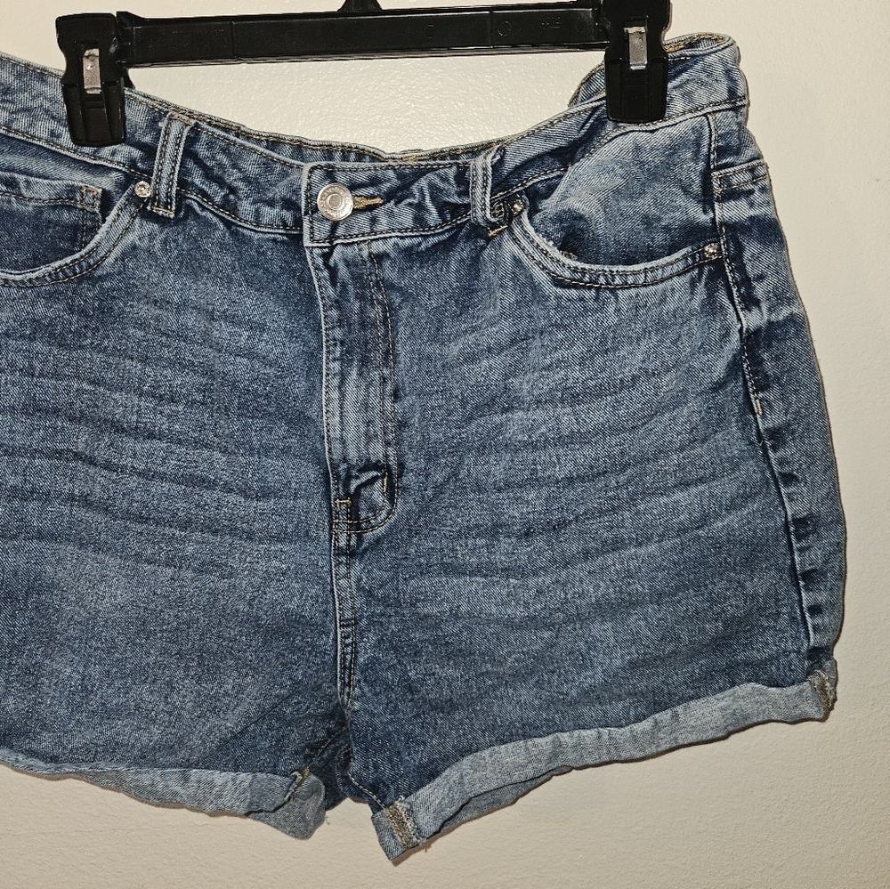 Refuge Denim Mom Blue Junior High Waist Jean Shorts Size 11 - Picture 3 of 10